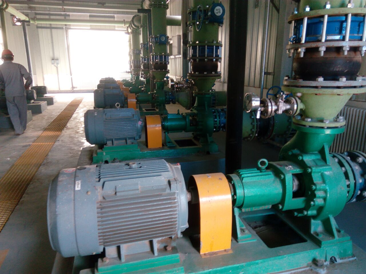 遼寧錦州客戶IHF襯氟離心泵使用現(xiàn)場(chǎng)