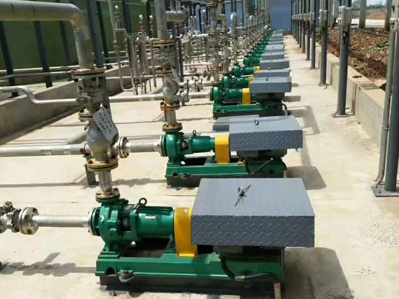 江蘇淮安客戶IHF襯氟離心泵使用現(xiàn)場(chǎng)